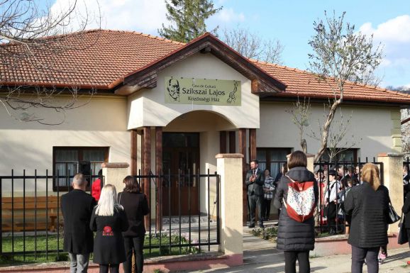 Közösségi házat adtak át és avattak Szilágysámsonban